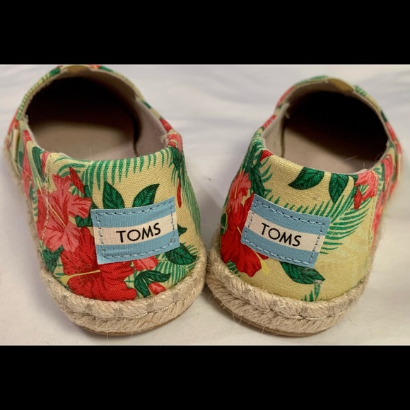 Free shipping!! Toms floral espadrilles - perfect for summer!! - Picture 2 of 4